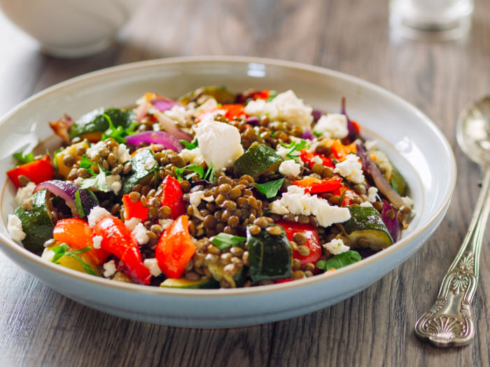 Image Salade de lentilles aux légumes rôtis, grenade et feta